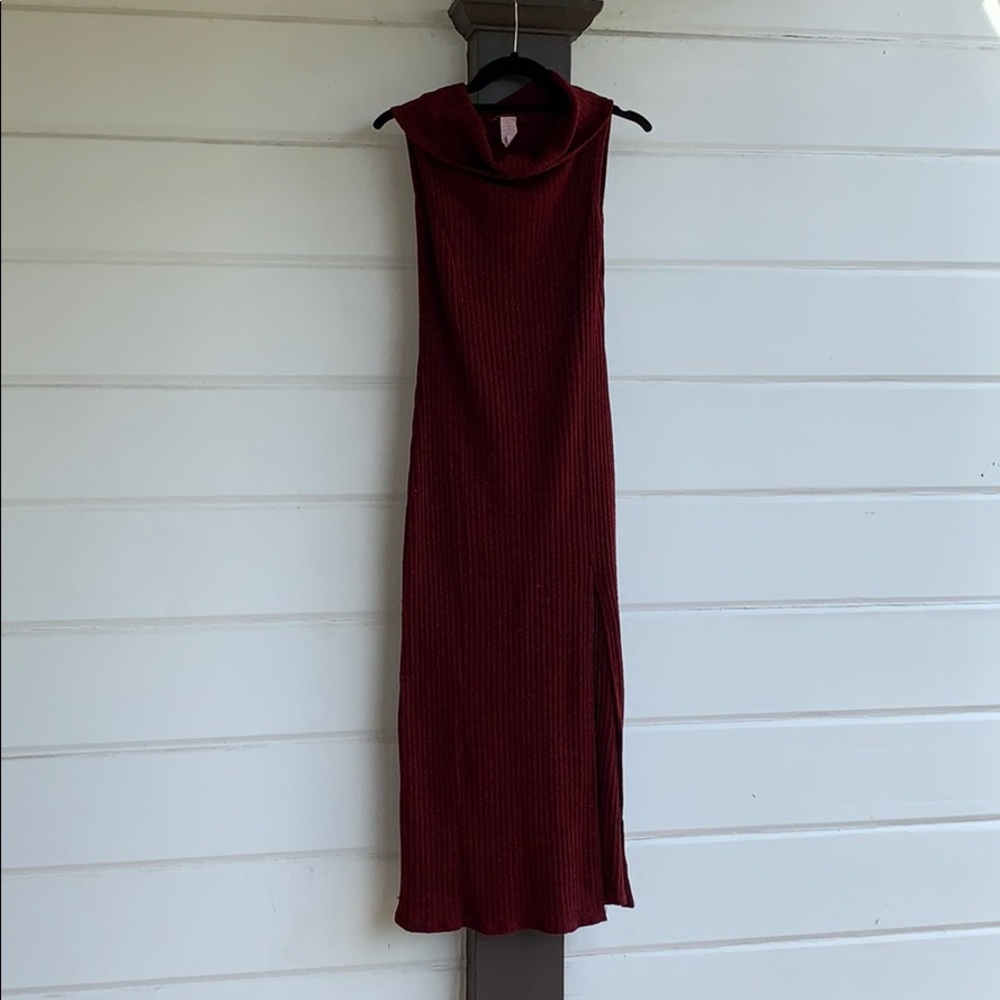 Long Sleeveless Turtle Neck Red Dress